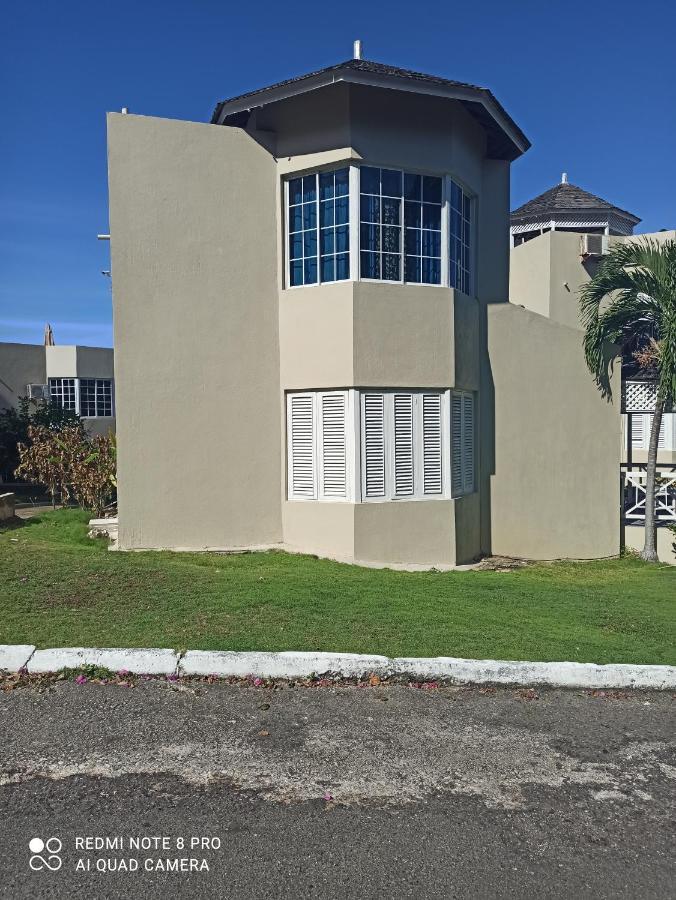 Columbus Heights Apt 26 F Ocho Rios Exterior photo