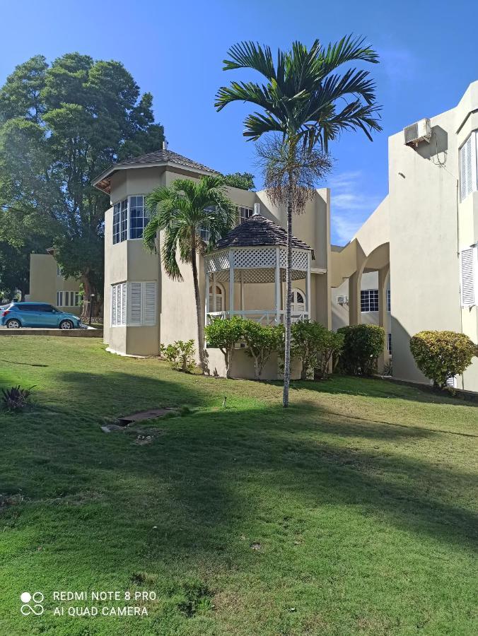 Columbus Heights Apt 26 F Ocho Rios Exterior photo